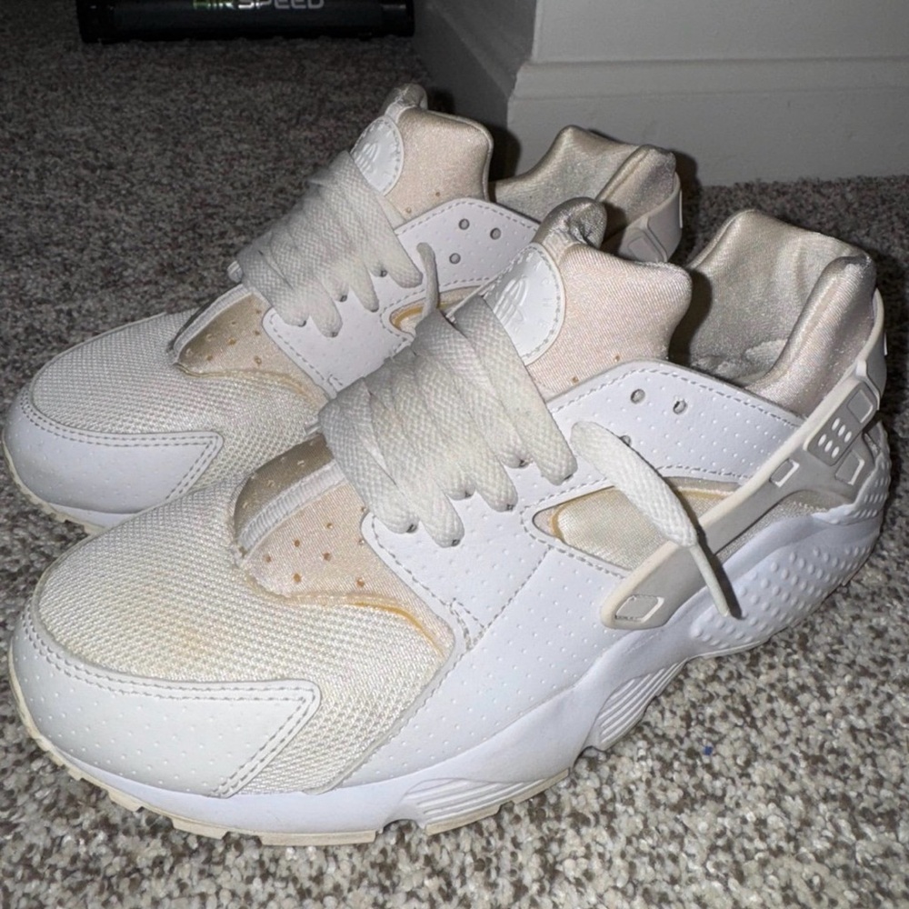 Nike Big Kids White/Cream Huaraches